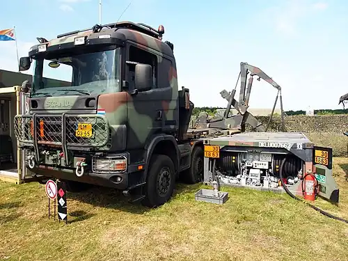 Een Scania Zijlaadsysteem (ZLS) van de Koninklijke Luchtmacht.
