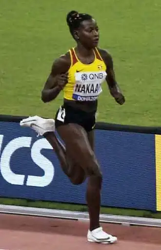 Halimah Nakaayi op weg naar de titel op de 800 m tijdens de WK in Doha, 2019.