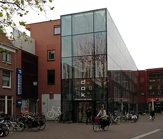 Ingang van DOK Centrum in 2010