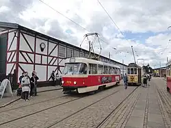 Tatramotorwagen 7079 uit Praag (bouwjaar 1985) en motorwagen KS 587 (bouwjaar 1940).