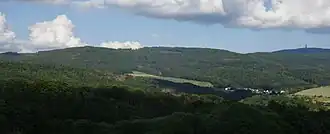 Met 629,3 meter is de berg Windhain boven Wüstems het hoogste punt in het district Rheingau-Taunus-Kreis.