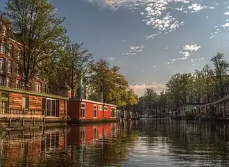 Da Costagracht, gezien naar het Van Lennepkanaal, september 2013