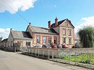 Gemeentehuis en school