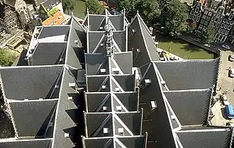 Zicht op de dakconstructie van de Oude Kerk
