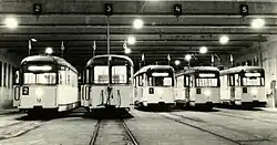 Trams bij nacht in de oude tramremise Dalsenget, die op 10 oktober 1956 is afgebrand; jaren vijftig.