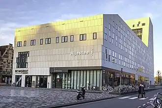 De Damsterpoort, het kantoorgebouw van Nijestee aan het Damsterplein