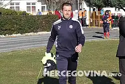 Bosnisch-Kroatisch ex-doelman van GNK Dinamo Zagreb Romeo Mitrović met het team in Bosnië en Herzegovina.