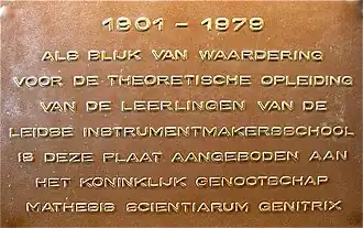 Gedenkbord in 1979 geschonken door de LIS als blijk van dank