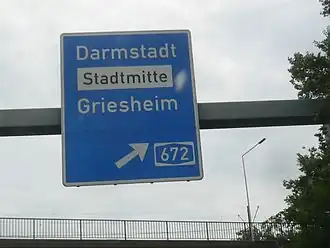 Afslag naar de Bundesautobahn 672 bij Dreieck Darmstadt (Bundesautobahn 5)