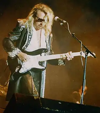 Dave Stewart tijdens een optreden in 1987