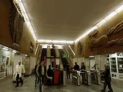 Roltrappen naar het metrostation