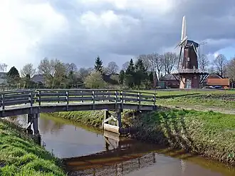 De Beek bij Gieterveen met de molen de Eendracht