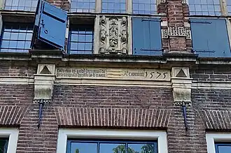 Gevelsteen van De Drie Haringen in 2020