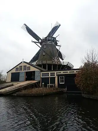 De Herder, draaiend met 4 schuinen op het zuiden.