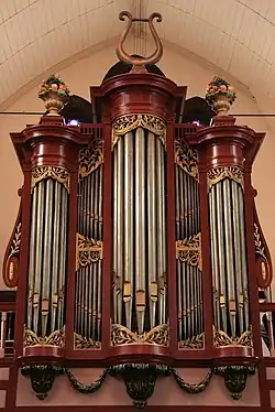 Orgel met twee klavieren en aangehangen pedaal in de H. Antonius van Paduakerk.