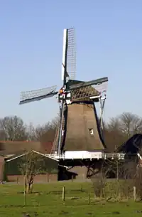 De Hoop in 2009 met nog de loods erachter