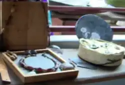 Kunstvoorwerpen tijdens de Art and Flea Market, 2017