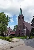 R.K. kerk van de O.L. Vrouwe Hemelvaart behorende pastorie met garage en fietsenstalling