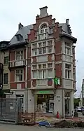 Hoekhuis met winkel