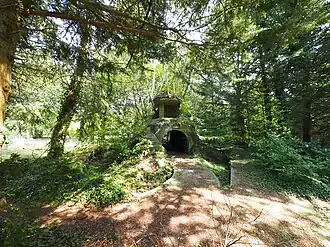 deel van het park, inmiddels overgroeid