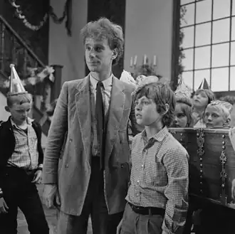 Czeslaw de Wijs (R) met Peter Bos (L) in een aflevering van De Zevensprong (1981)