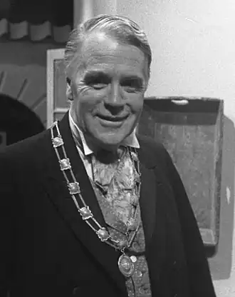 Bert Dijkstra als de burgemeester in de serie Swiebertje (1974)