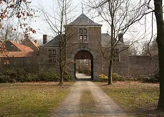 Het poortgebouw van de Damburg, uit 1715