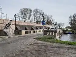 De keersluis met brug