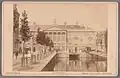De Stadsschouwburg in 1889 met nog een open Lijnbaansgracht ervoor