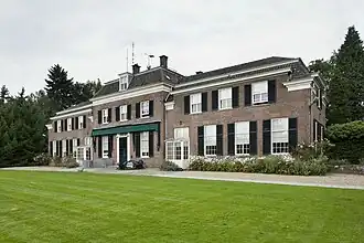 Voorgevel orangerie van Enghuizen