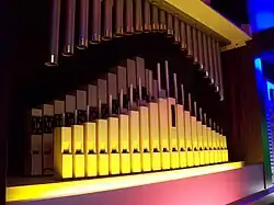 Enkele pijpen van een 105-toets Decaporgel