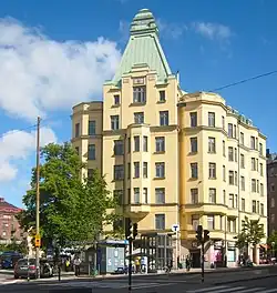 De noordelijke toegang voor een wooncomplex uit 1910