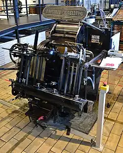 Automatische degelpers van het merk Heidelberg