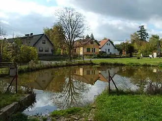 Huizen aan de dorpsvijver (2007)