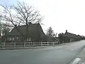 Hoeve met voorerf aan de straatzijde