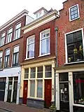 Woonhuis, in 1895 als winkelwoonhuis gebouwd, in een eclectisch classicistische bouwtrant.