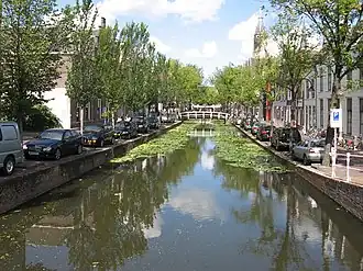 Brabantse Turfmarkt, gezien vanaf de Gasthuisbrug