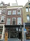 Winkelwoonhuis met sobere traditionalistisch-classicistische voorgevel uit laatste kwart van 19de eeuw.