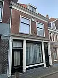 Winkelwoonhuis, 19de-eeuws van karakter, in opzet mogelijk ouder.
