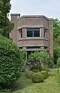 Villa, gebouwd in 1920 in een expressionistische stijl, verwant aan de 'Haagse School' van Co Brandes. Gewijzigd in de 20ste eeuw.