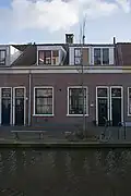 Woonhuis in 1863 gebouwd als arbeiderswoning in het rijtje Rietveld 175-187. Gebouwd in sobere traditioneel-classicistische vormen. Verbouwd onder meer in 1930.