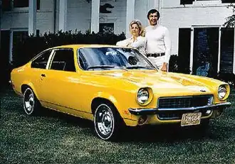 John DeLorean met een Vega 2300 in 1970