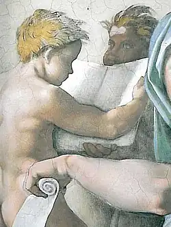 Detail: twee putti, als assistenten van de sibille, één die van een perkamentrol leest, denkelijk een profetie voor de sibille, en een ander die het vasthoudt.