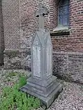 Privé-begraafplaats van de familie Van den Bergh: grafmonument