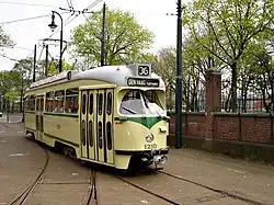PCC-car 1210, met zicht op de deurzijde en ingetuigd als lijn 36, staat klaar voor een zondagse rit.