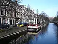 De korte Westsingelsgracht / Toussaintkade (links) in noordelijke richting; rechts de Prinsessewal.