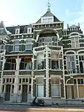 Merkwaardig en goed voorbeeld van woonhuisbouw in art-nouveau stijl