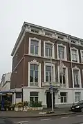 Herenhuis op de hoek Mauritskade-Nieuwe Schoolstraat in eclectische trant