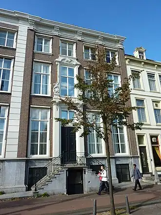 Prinsegracht 69 is als enige 'slechts' vier traveeën breed