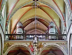 Orgelbalustrade met orgel